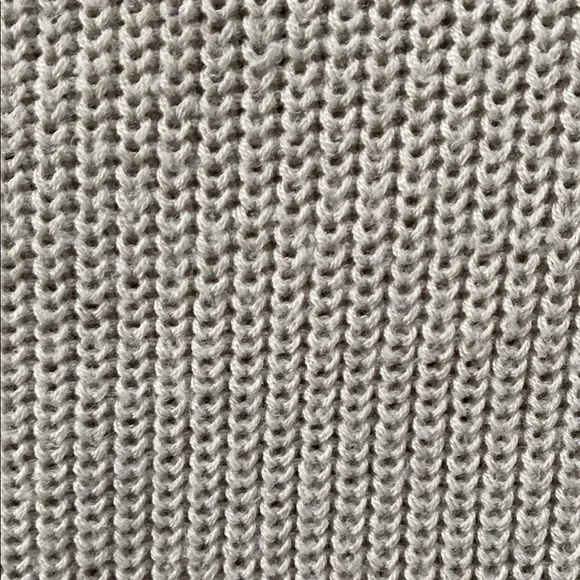 Cream V-Neck Top with Ribbed Texture - Picture 3 of 3